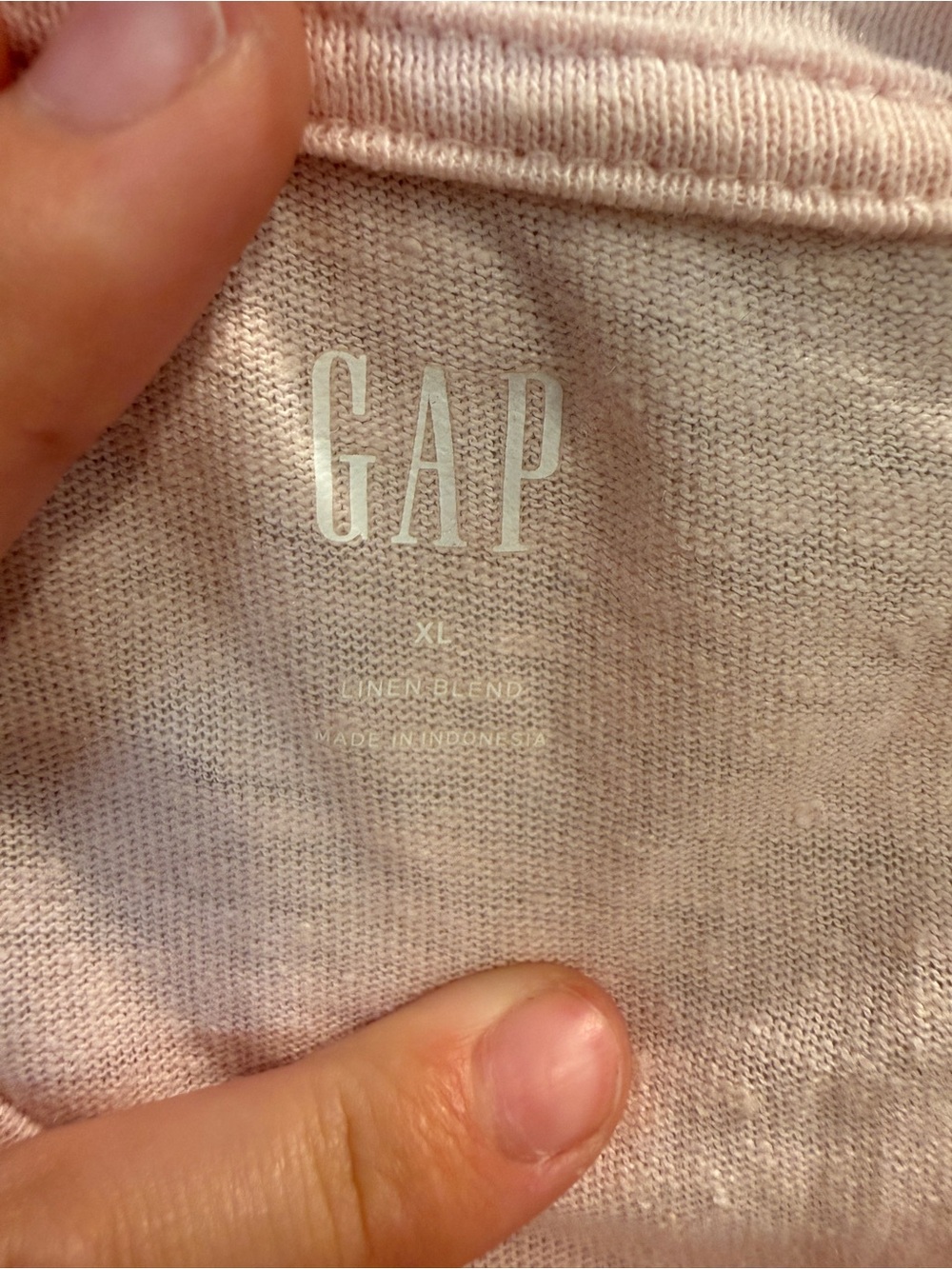 GAP tshirt - Picture 2 of 3